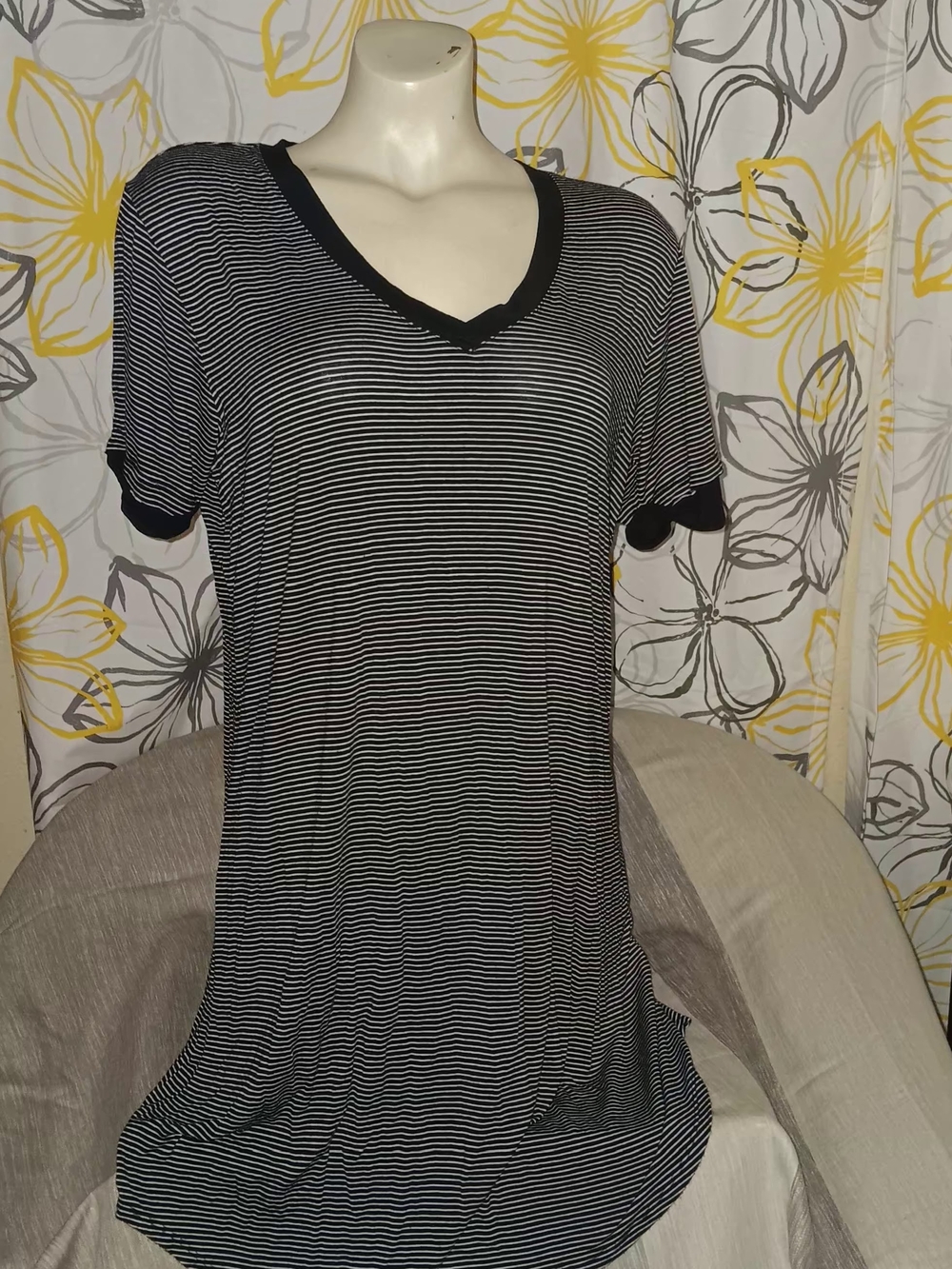 Women’s Black and White Striped V-Neck Knit Top/Dress